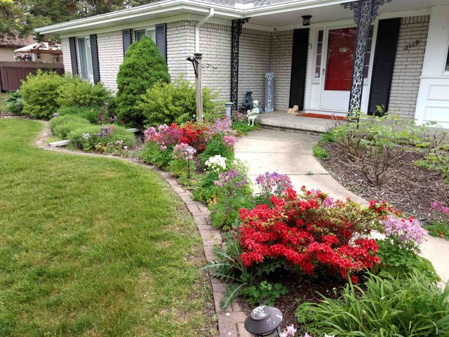 2119 Blackthorn Drive, Burton, MI 48509