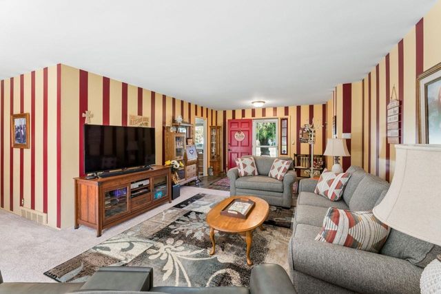 2119 Blackthorn Drive, Burton, MI 48509
