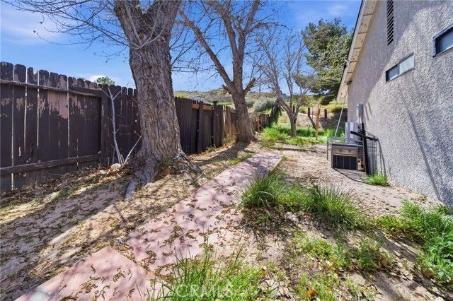 130 Mountainside Drive, Palmdale, CA 93550