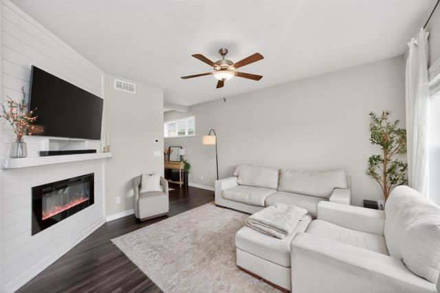 213 NE Glendale Lane, Ankeny, IA 50021