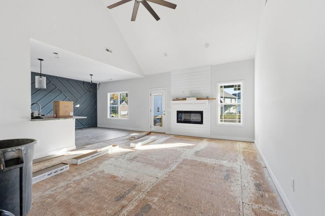 994 Alton Dr, Clarksville, TN 37043