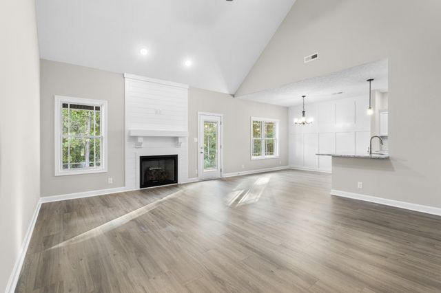 994 Alton Dr, Clarksville, TN 37043