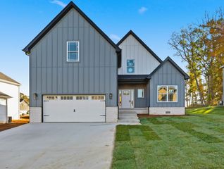 994 Alton Dr, Clarksville, TN 37043