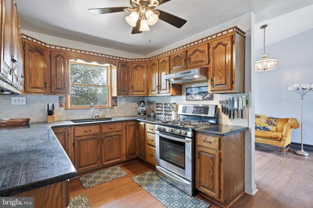 598 WHITE OAKS DR, Martinsburg, WV 25404