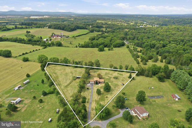 598 WHITE OAKS DR, Martinsburg, WV 25404