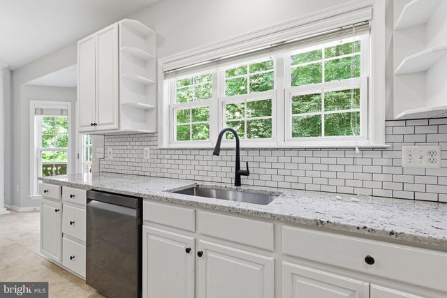100 SPYGLASS LN, Stafford, VA 22556