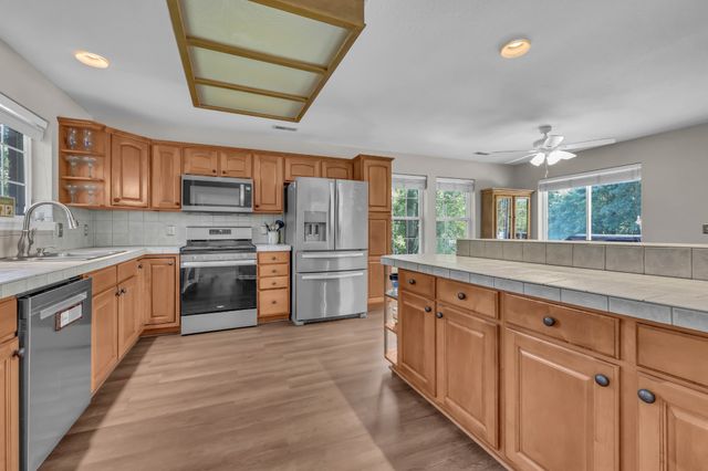 554 Christel Springs Dr, Clarksville, TN 37043