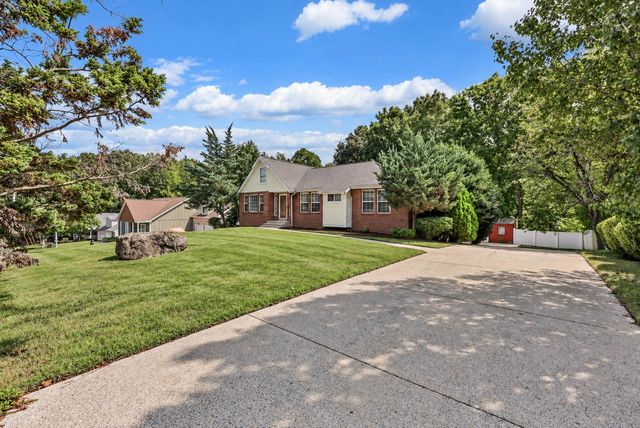 554 Christel Springs Dr, Clarksville, TN 37043