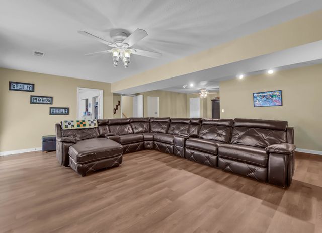 554 Christel Springs Dr, Clarksville, TN 37043