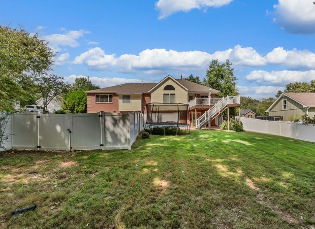 554 Christel Springs Dr, Clarksville, TN 37043