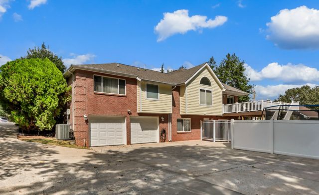 554 Christel Springs Dr, Clarksville, TN 37043