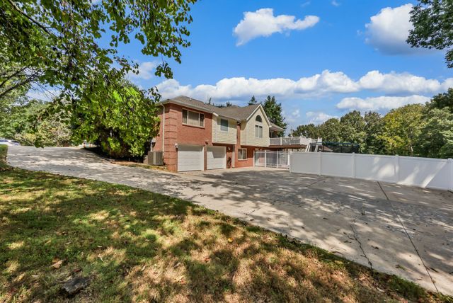 554 Christel Springs Dr, Clarksville, TN 37043