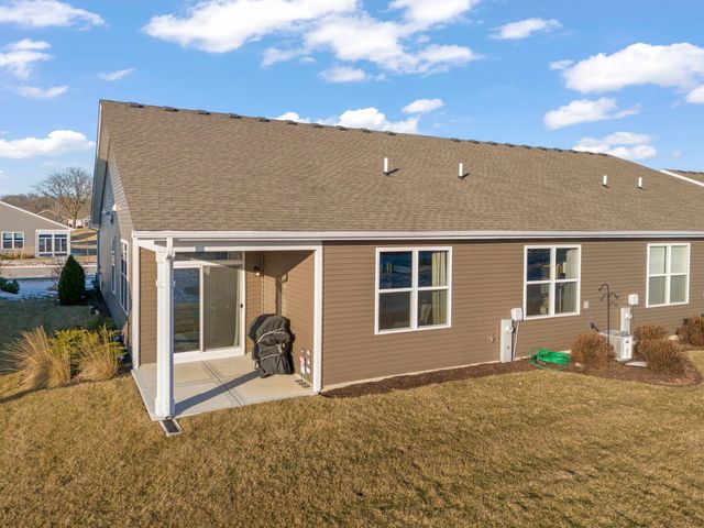 906 Homerton Boulevard, North Aurora, IL 60542