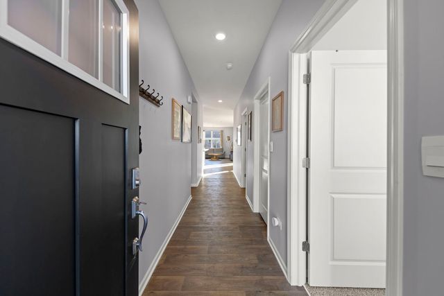 906 Homerton Boulevard, North Aurora, IL 60542