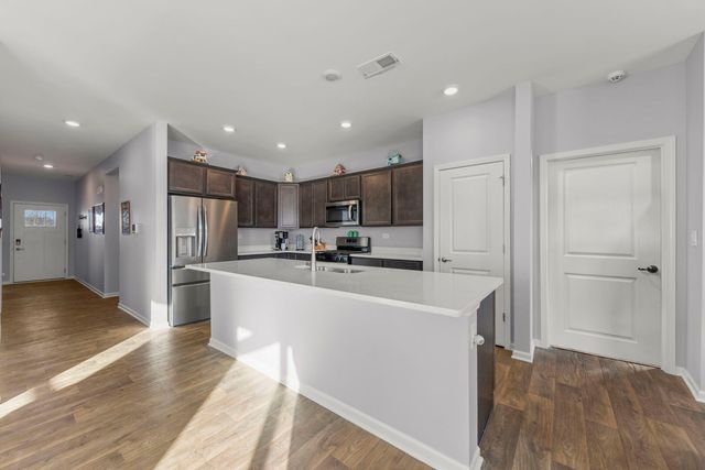 906 Homerton Boulevard, North Aurora, IL 60542