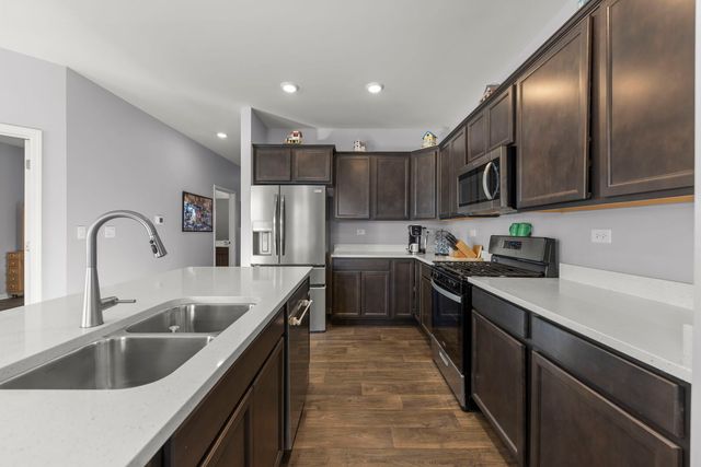 906 Homerton Boulevard, North Aurora, IL 60542