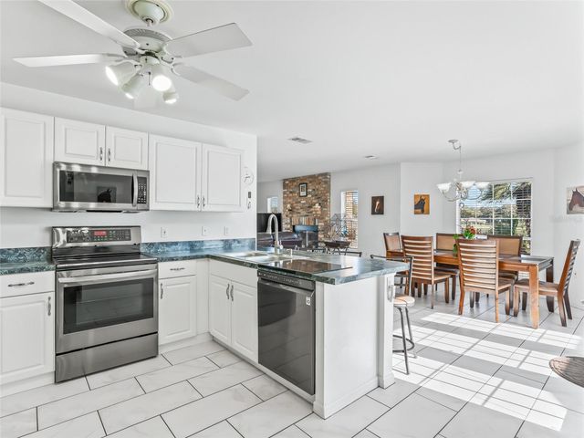 19830 SE 15TH PLACE, Morriston, FL 32668