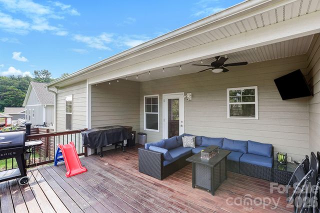 8 Vedder Way, Swannanoa, NC 28778