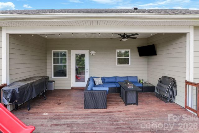 8 Vedder Way, Swannanoa, NC 28778