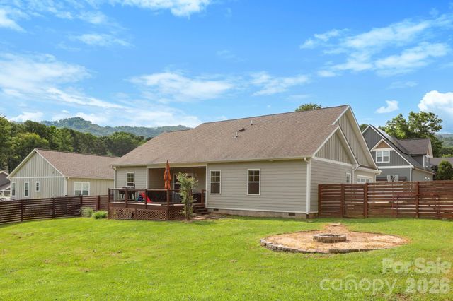8 Vedder Way, Swannanoa, NC 28778