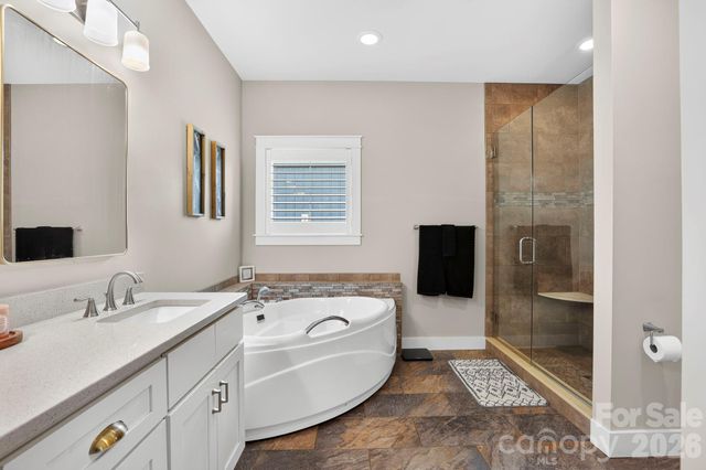 8 Vedder Way, Swannanoa, NC 28778