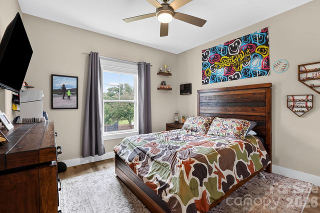 8 Vedder Way, Swannanoa, NC 28778