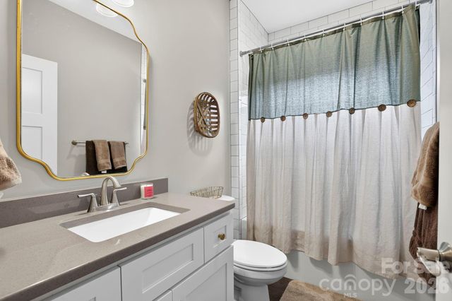 8 Vedder Way, Swannanoa, NC 28778