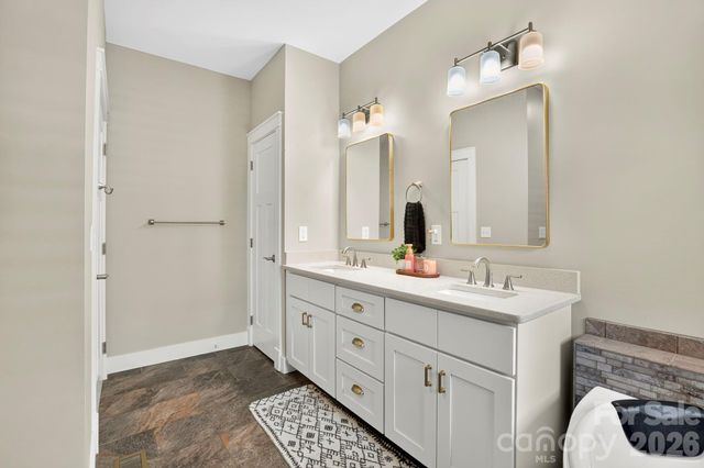 8 Vedder Way, Swannanoa, NC 28778