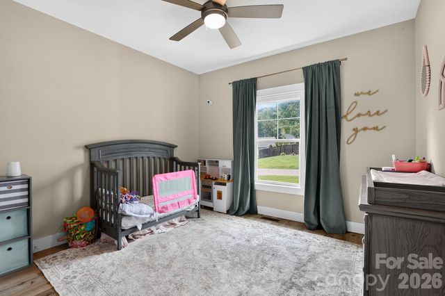 8 Vedder Way, Swannanoa, NC 28778