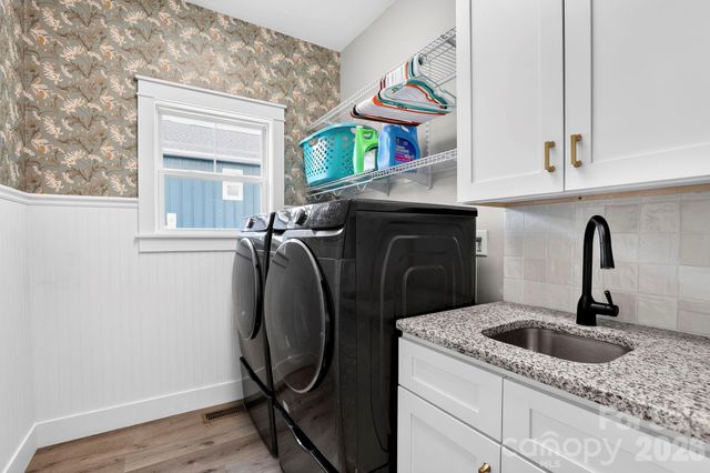 8 Vedder Way, Swannanoa, NC 28778