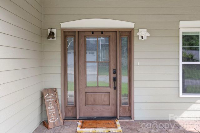 8 Vedder Way, Swannanoa, NC 28778