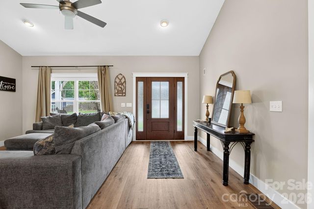 8 Vedder Way, Swannanoa, NC 28778