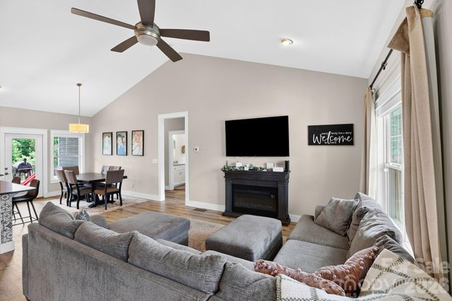 8 Vedder Way, Swannanoa, NC 28778