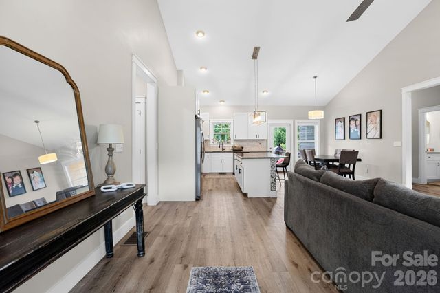 8 Vedder Way, Swannanoa, NC 28778