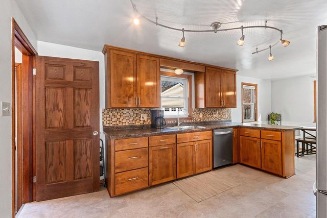 2216 GLENDALE AVENUE, Green Bay, WI 54303