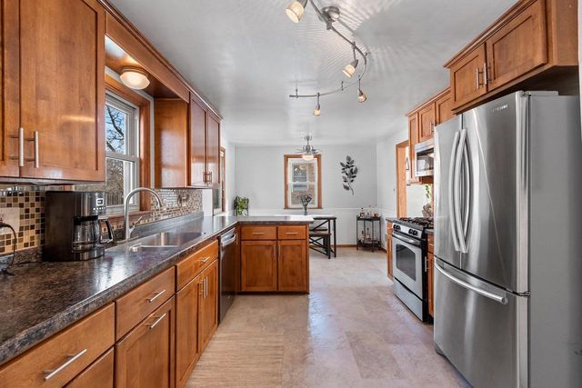 2216 GLENDALE AVENUE, Green Bay, WI 54303