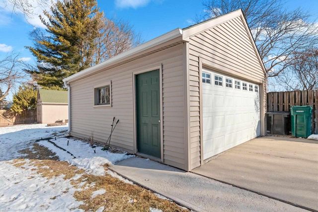2216 GLENDALE AVENUE, Green Bay, WI 54303