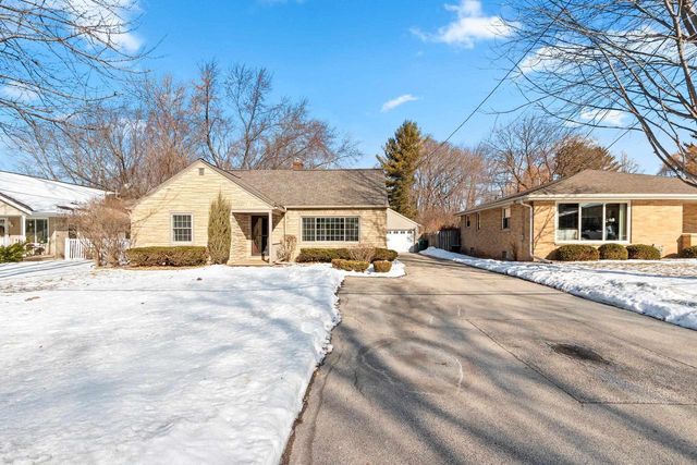2216 GLENDALE AVENUE, Green Bay, WI 54303