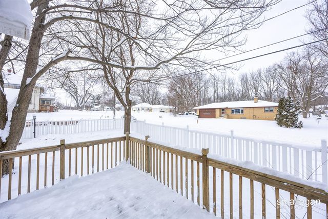 2629 Miller Avenue, Walker, MI 49544