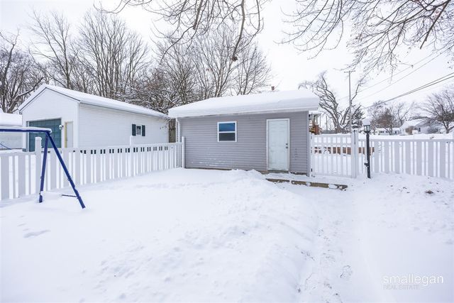 2629 Miller Avenue, Walker, MI 49544