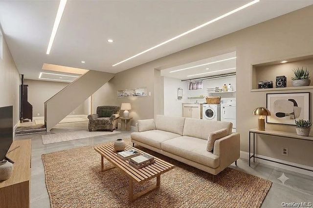 80-15B 168th Street, Jamaica Estates, NY 11432