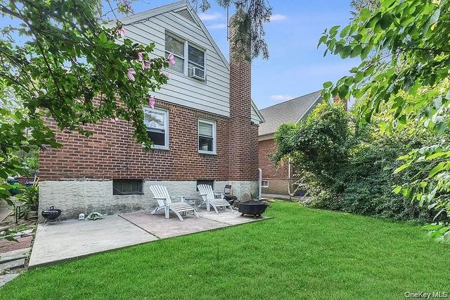 80-15B 168th Street, Jamaica Estates, NY 11432