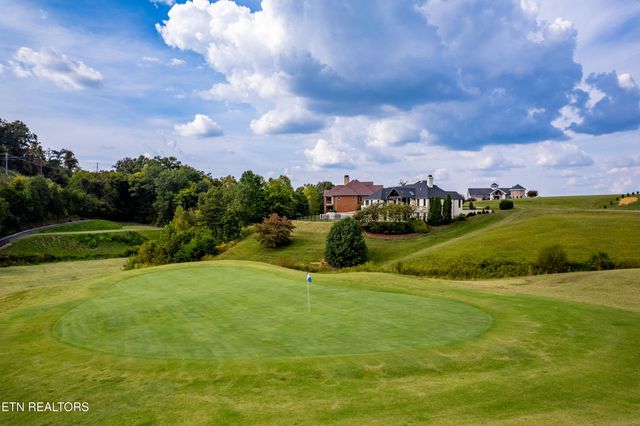 225 Bobwhite Tr, Sevierville, TN 37876