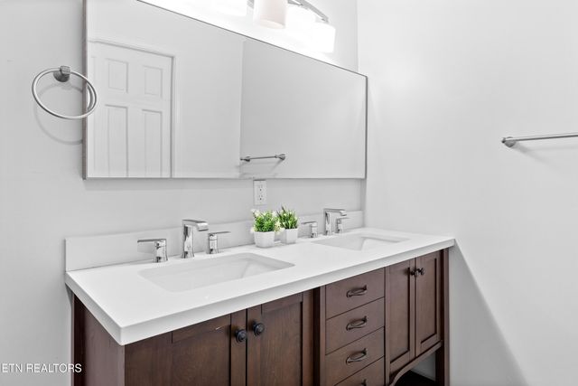 225 Bobwhite Tr, Sevierville, TN 37876