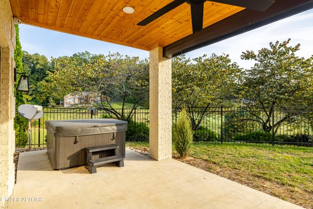 225 Bobwhite Tr, Sevierville, TN 37876