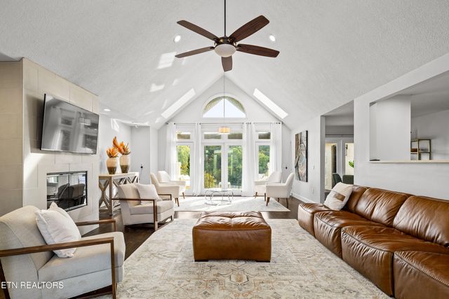 225 Bobwhite Tr, Sevierville, TN 37876