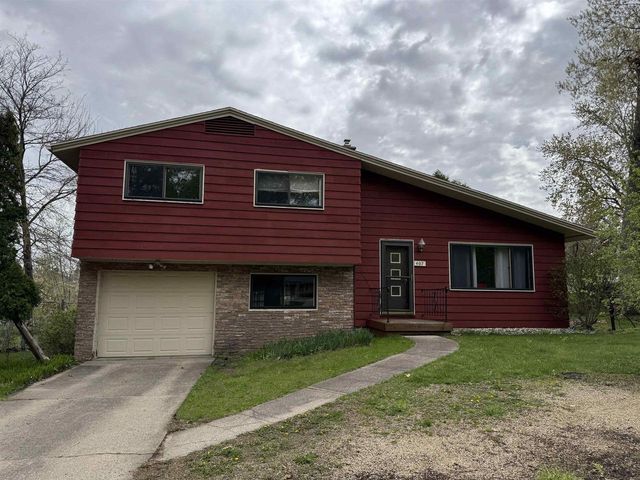 407 Silver Lake Drive, Portage, WI 53901