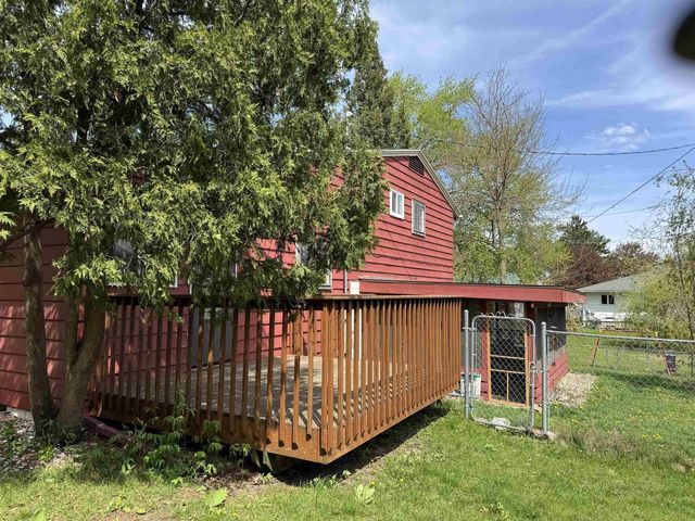 407 Silver Lake Drive, Portage, WI 53901