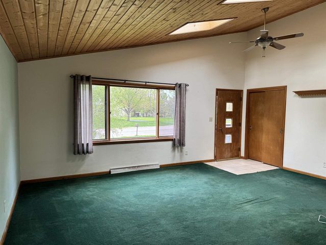 407 Silver Lake Drive, Portage, WI 53901