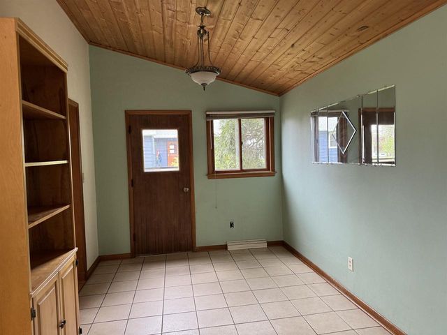 407 Silver Lake Drive, Portage, WI 53901